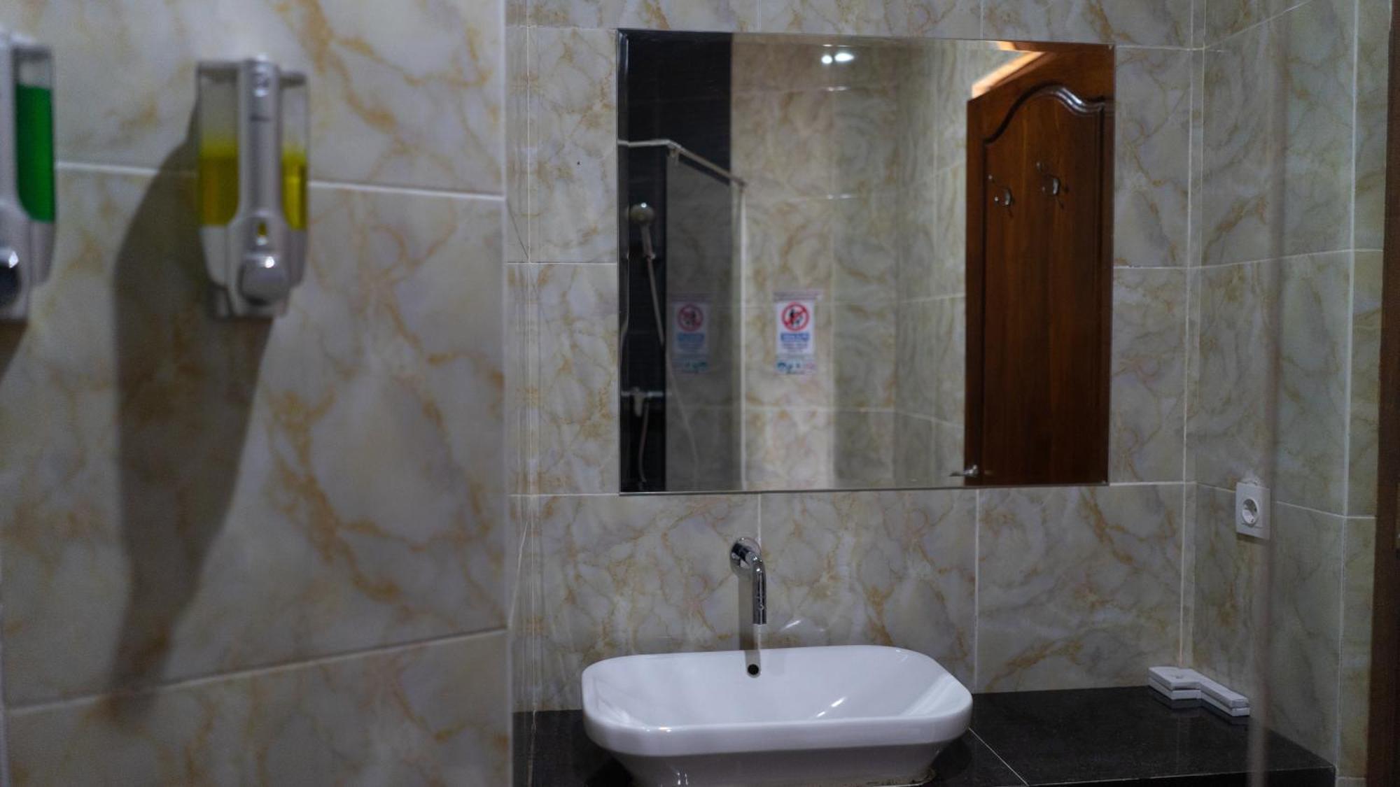 Revayah Hotels Ruteng Luaran gambar